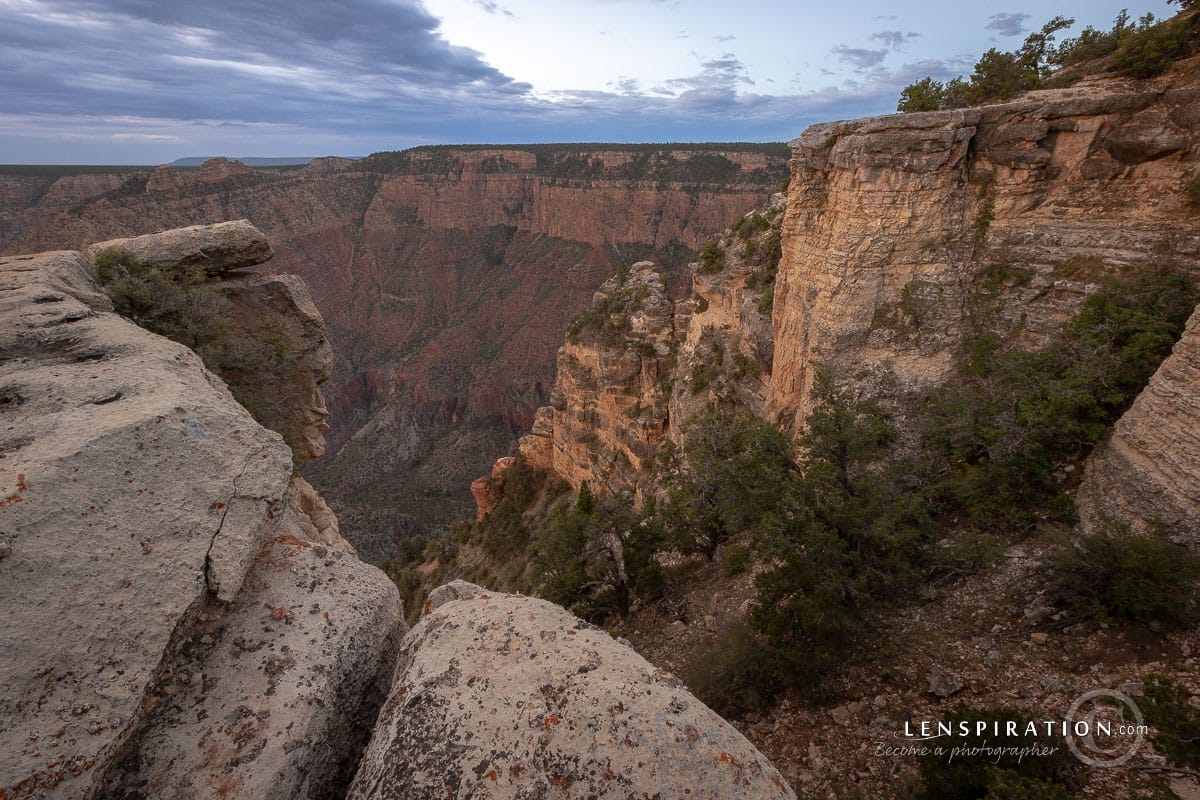 Looking south from an outcropping of rock below the Grandview Point Overlook parking lot