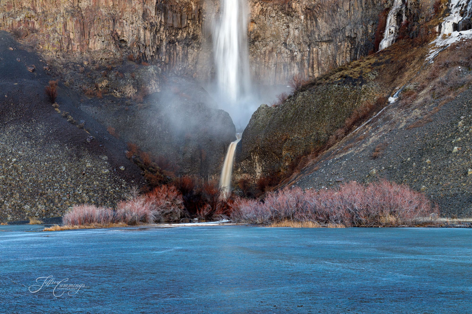 Stunning waterfall at Banks Lake, Washington